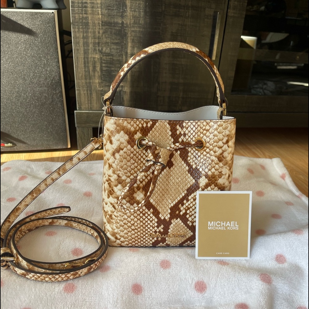 Michael Kors Small Bucket